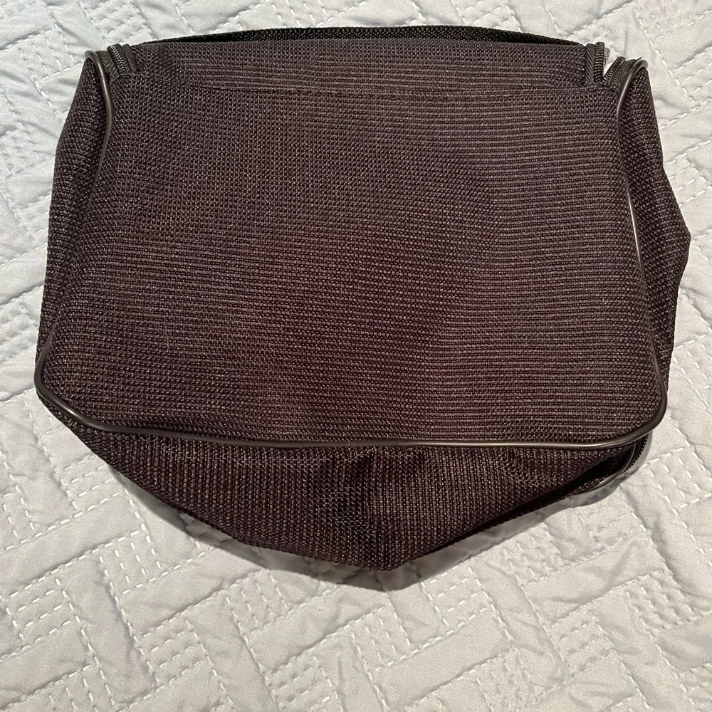 Samsonite Toiletry Kit - Picture 2 of 10